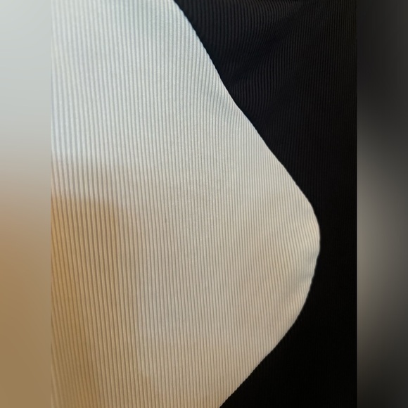 Trendy Two-Tone Sleeveless Shirt - Size S - Picture 2 of 4